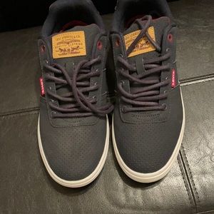 New Levi’s sz 8 men’s shoes